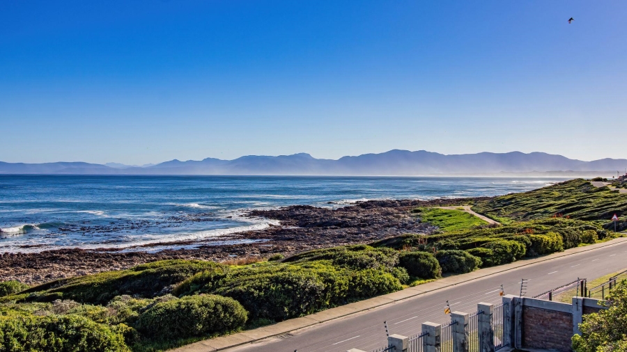 4 Bedroom Property for Sale in Perlemoenbaai Western Cape